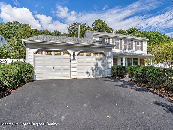 3rd image of 637 Buenaventura Ct