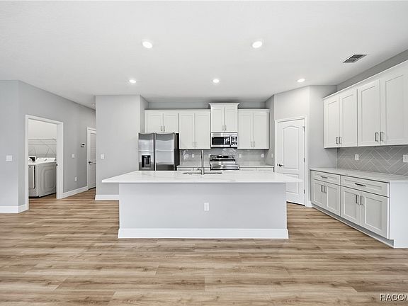 2nd image of 32 Glenridge Cir