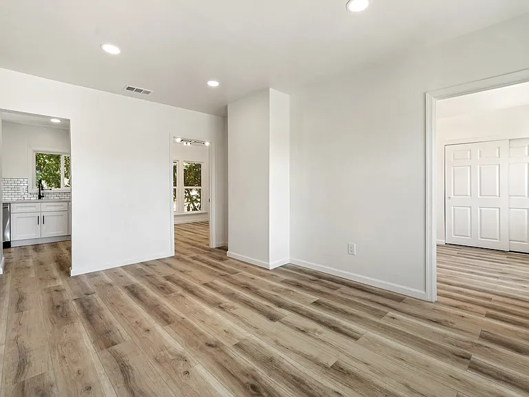 1558 Parmer Ave #1558 — Photo 4