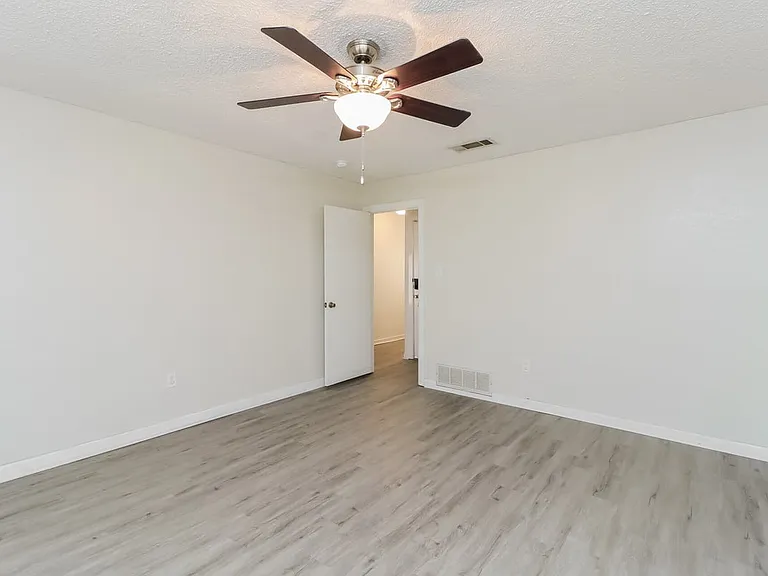 6001 Old Mill Ct — Photo 10