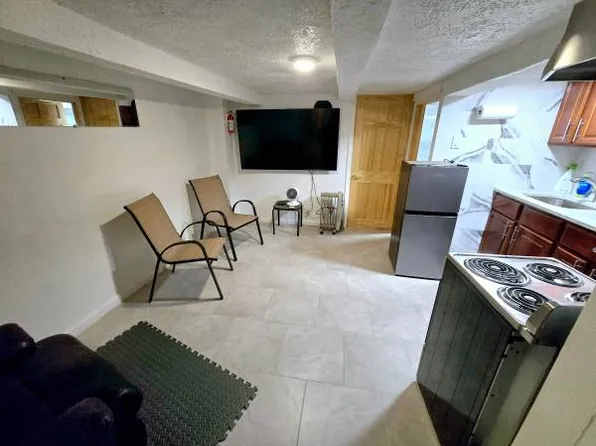 325 48th Street image 1 of 10