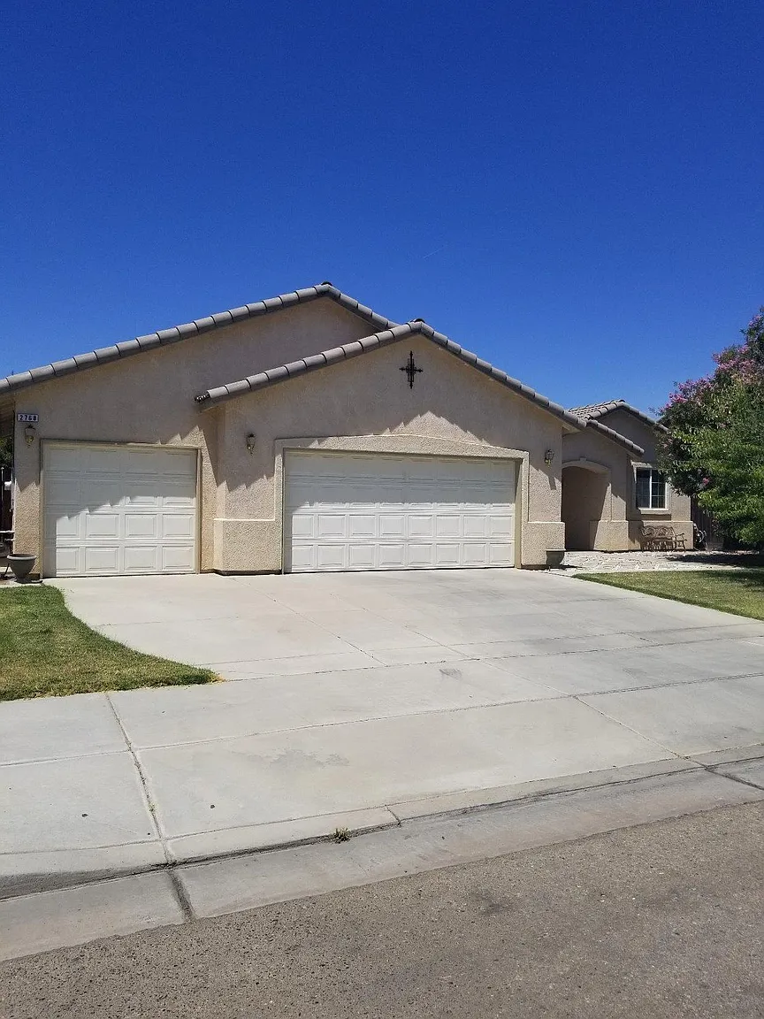 2768 Gloria Ave photo 1