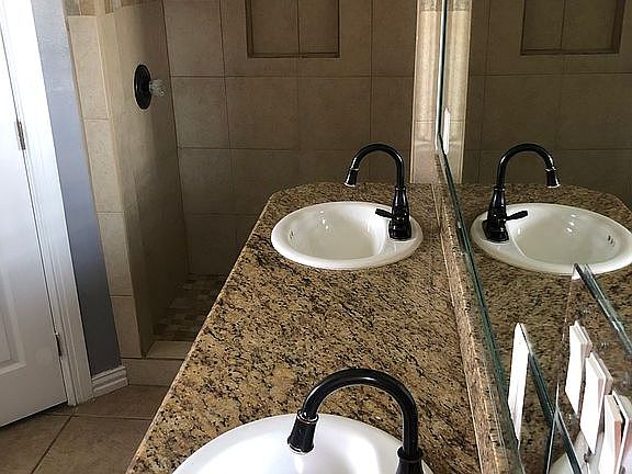 Master:Double sinks & shower