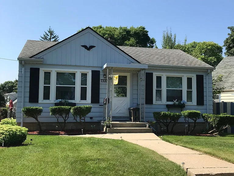 7333 W Lisbon Ave — Photo 1