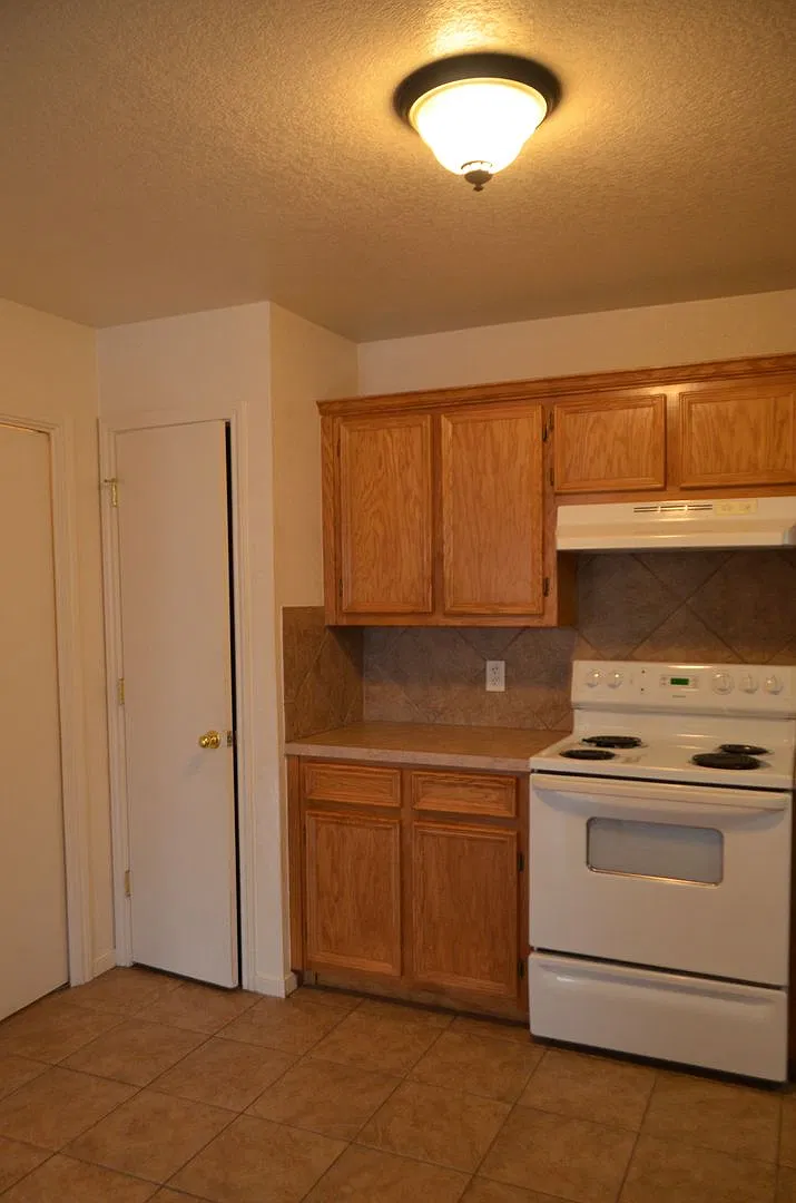 406 Primrose — Photo 3