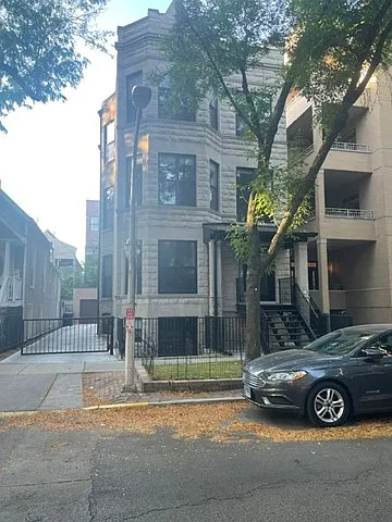 715 W Aldine Ave #2 — Photo 2