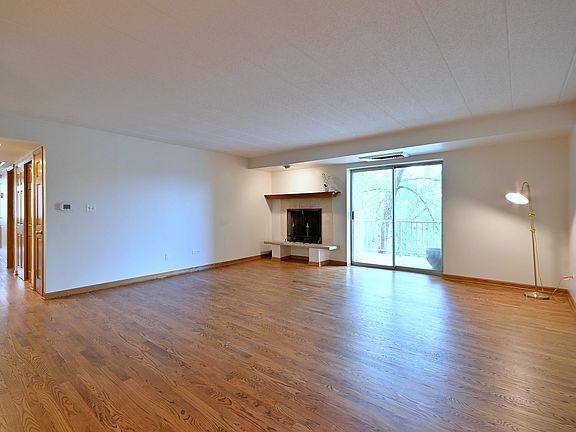 4th image of 110 W Butterfield Rd APT 302S