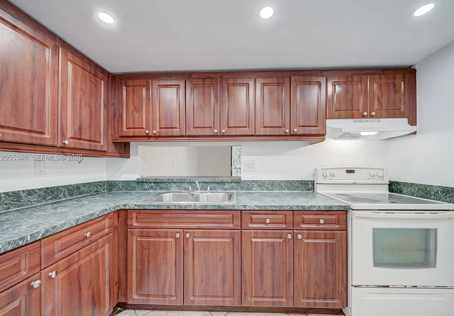 2 bed, 965 sqft, $2,400 — Photo 1