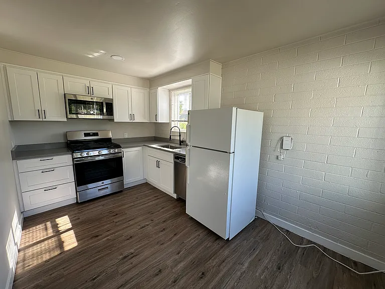 387 E Redondo Ave #387 — Photo 6