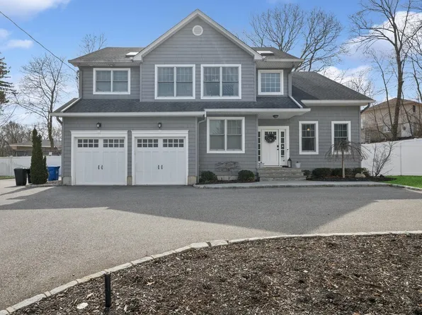 11 Vale Drive, Huntington, NY 11743