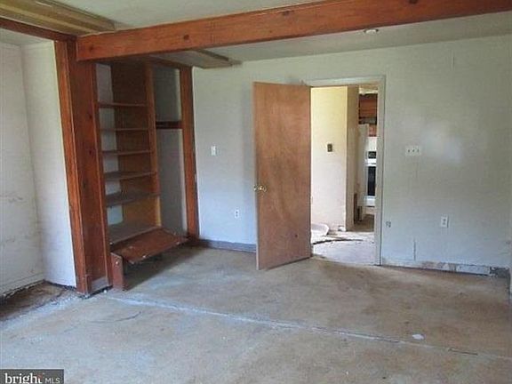 4th image of 2539 Penbrook Ave