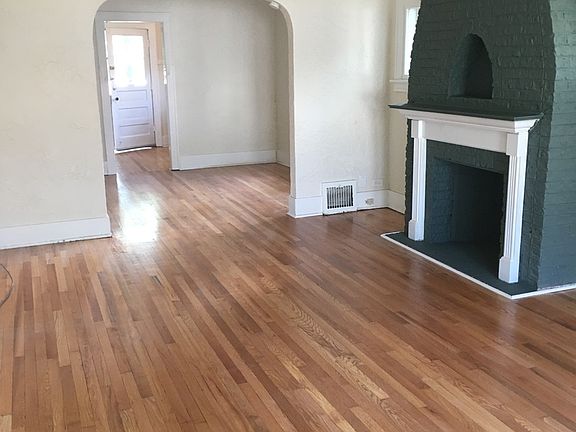 3rd image of 17055 Wood St