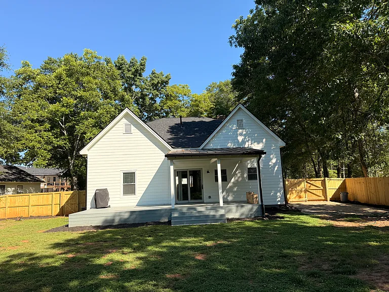 557 Garner St — Photo 3