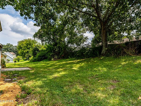 5th image of 2403 Crestpark Rd