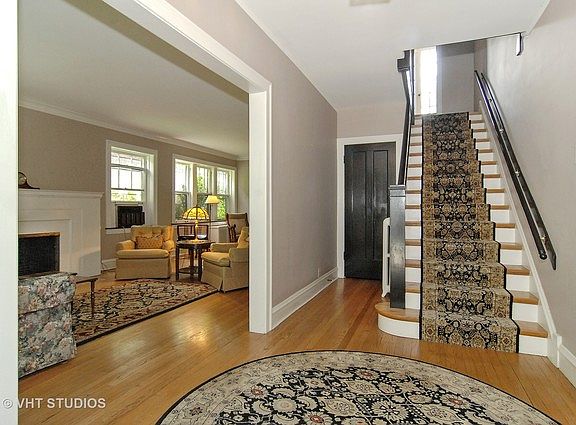 2nd image of 909 Fair Oaks Ave