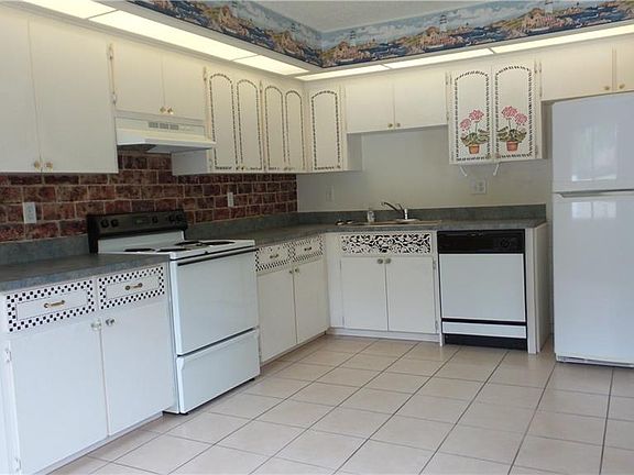 3rd image of 9046 Antigua Dr