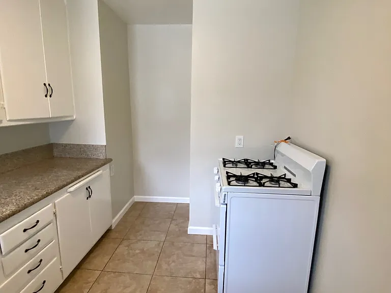 1045 E Carson St #8 — Photo 2