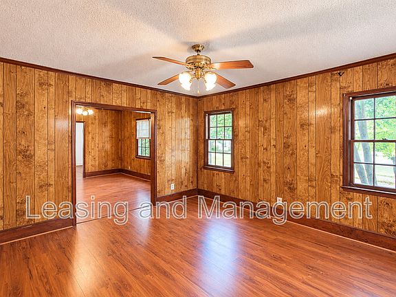 3rd image of 211 W Poplar St #A