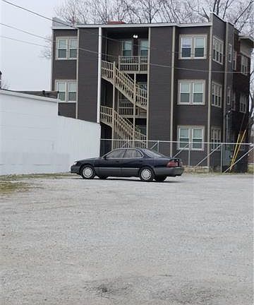 2nd image of 533 Chestnut Ave