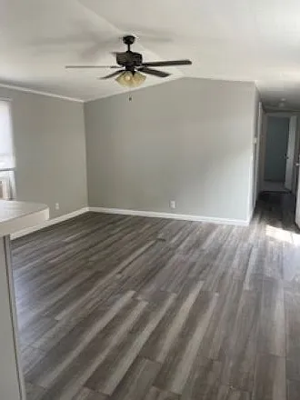 3 bed, 1216 sqft, $1,350 — Photo 2
