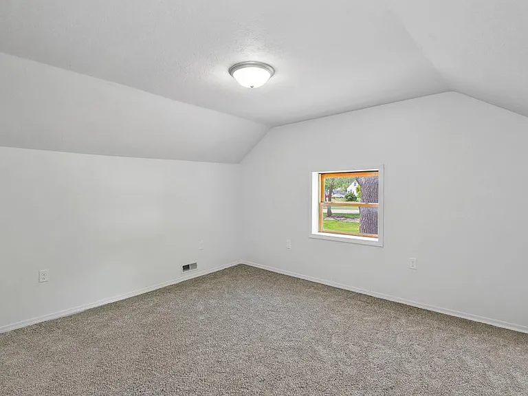 403 12th St SW — Photo 7