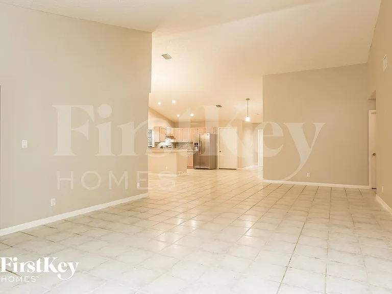 1647 SW 30th Ter — Photo 3