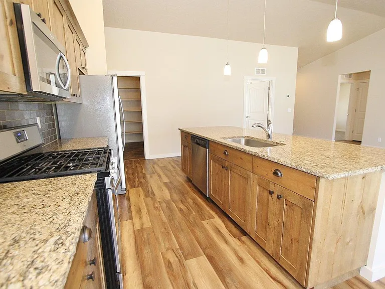 4044 Queen Anne Dr — Photo 8