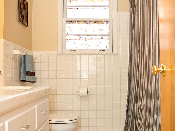 Full bath. Cremaic tile double vanity. Clean and white.