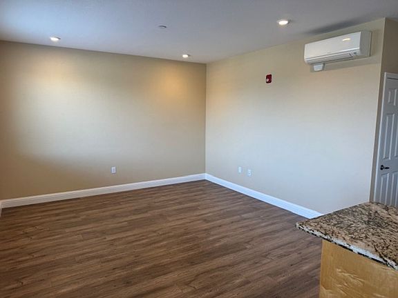 5th image of 961 Gravenstein Hwy S #250