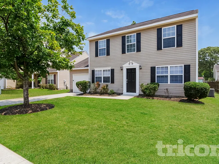 521 Halleck Ln — Photo 1