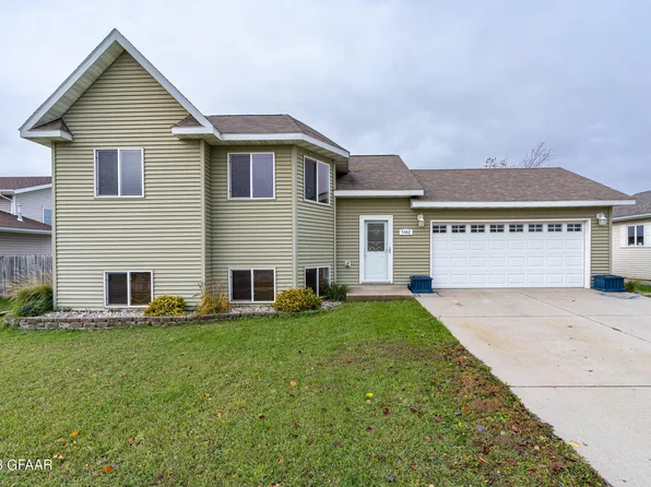 5442 W Plum Dr, Grand Forks, ND 58203