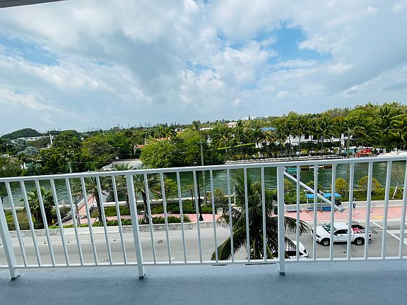 2nd image of 2829 Indian Creek Dr APT 501