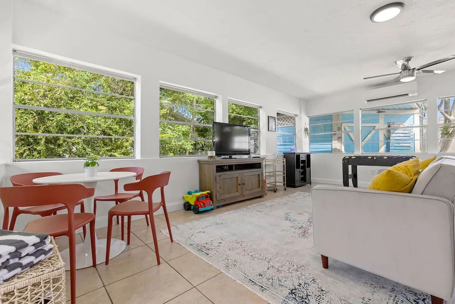 3 bed, 2.0 bath, 1582 sqft, $3,522 — Photo 2