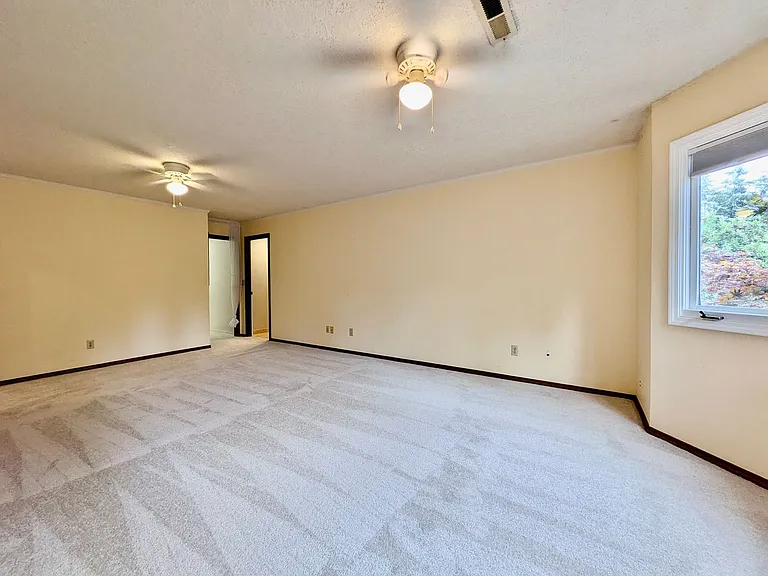 18132 Westview Dr — Photo 34