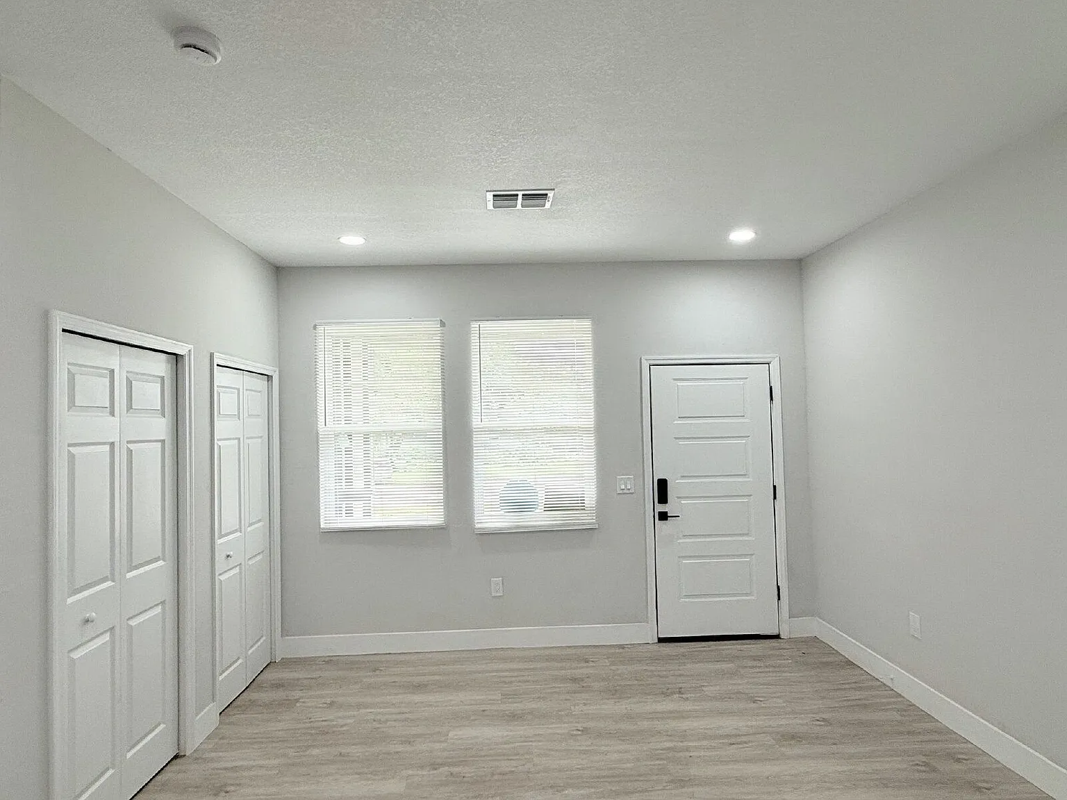 2 bed, 1.0 bath, $2,095 — Photo 2