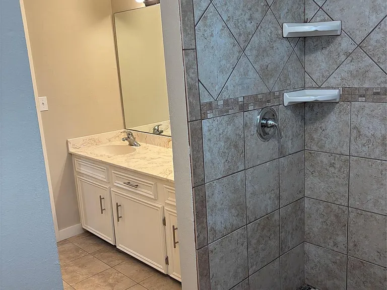 8049 Forest Hills Dr — Photo 31