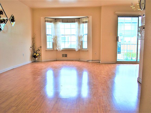 4th image of 36 Edward Ct