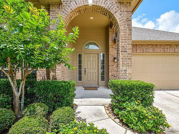 With your nice landscaping and gorgeous entry way, you know you can call this Home Sweet Home!