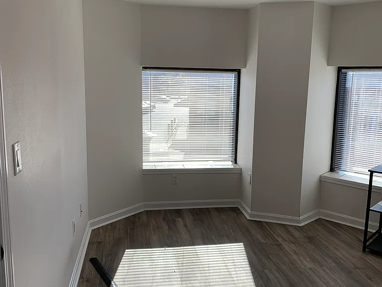278-282 Derby St #7 — Photo 5