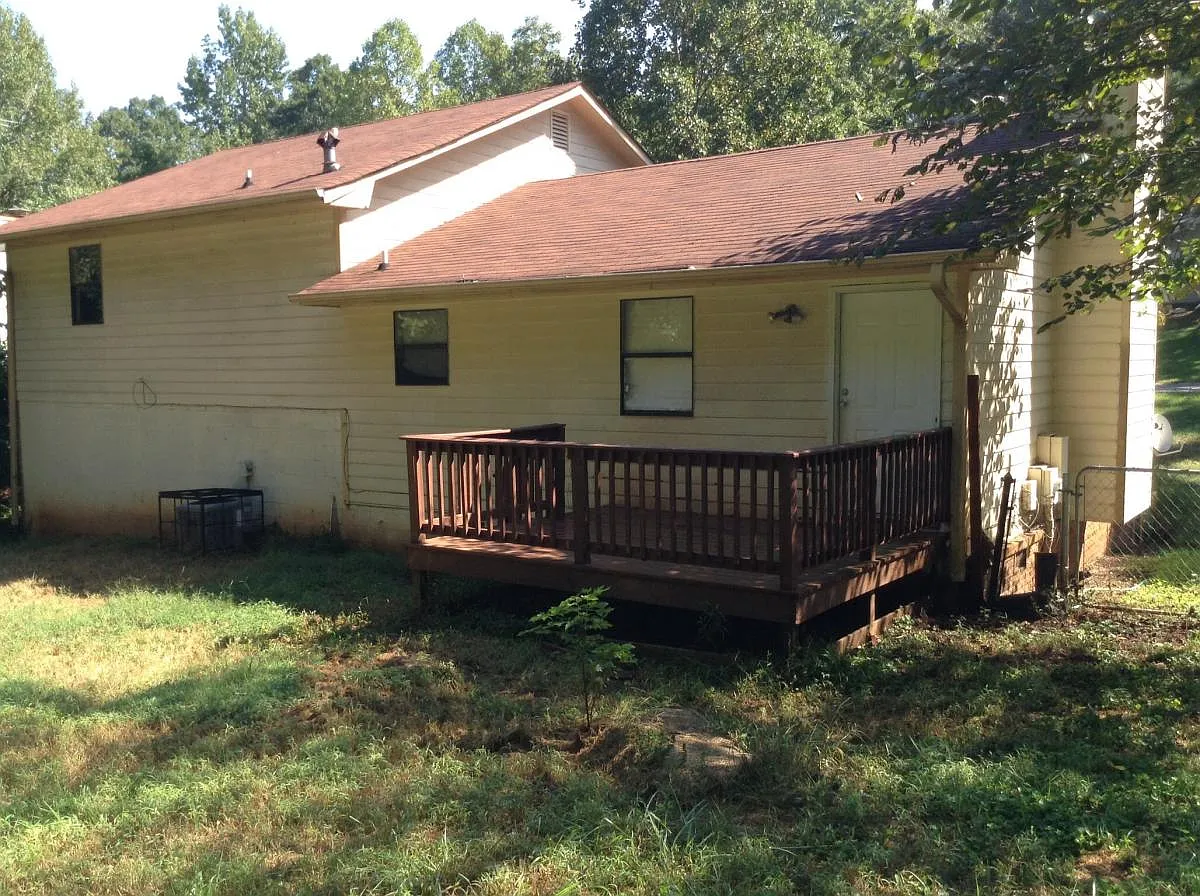 3 bed, 1750 sqft, $1,800 — Photo 2