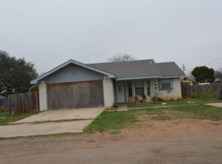 302 N 15th St, Carrizo Springs, TX 78834