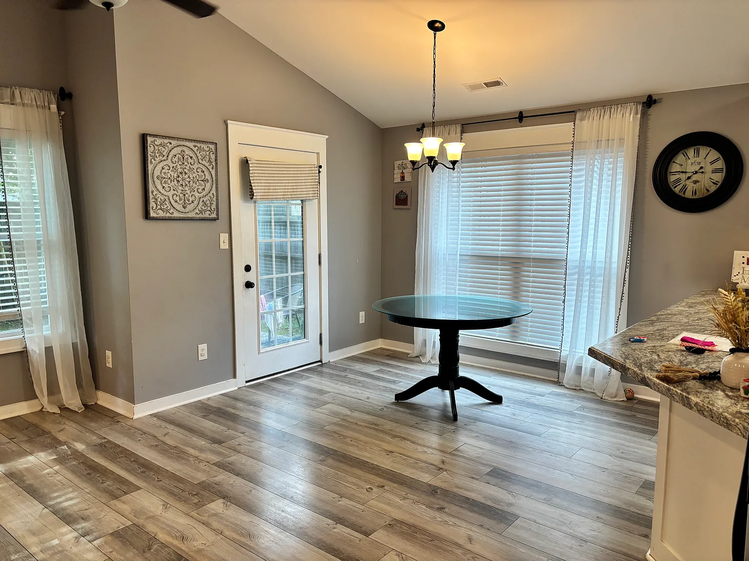 3 bed, 1391 sqft, $1,600 — Photo 3