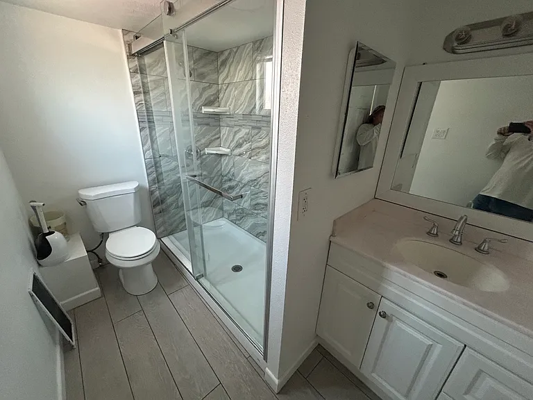 884 Ada St — Photo 4