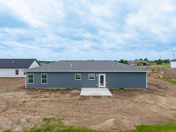 3rd image of 2121 Lyndell Blvd