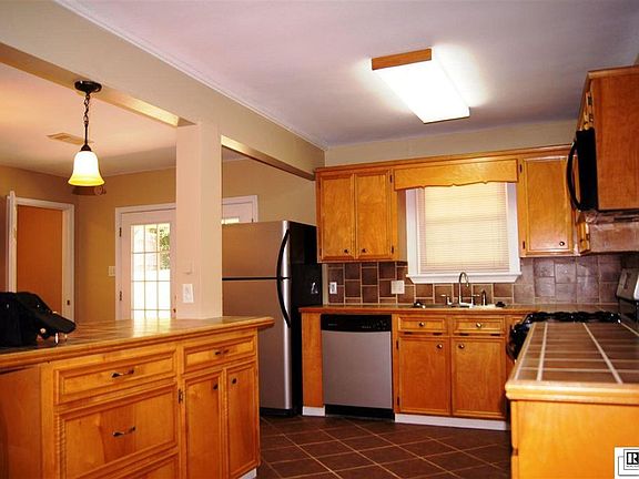 3rd image of 125 Parkdale Dr