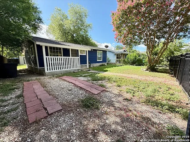 230 S San Gabriel Ave — Photo 3