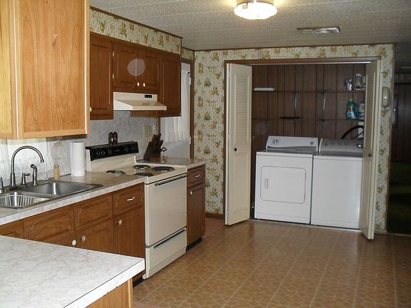Kitchen w/ Laundry
