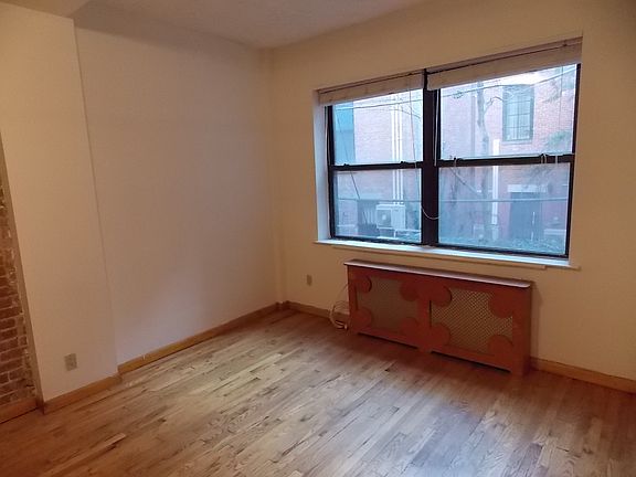 5th image of 10 W 76th St APT B