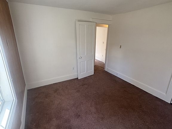 4th image of 407 Elm St