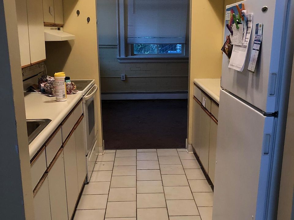 2nd image of 131 Southside Pkwy APT 1